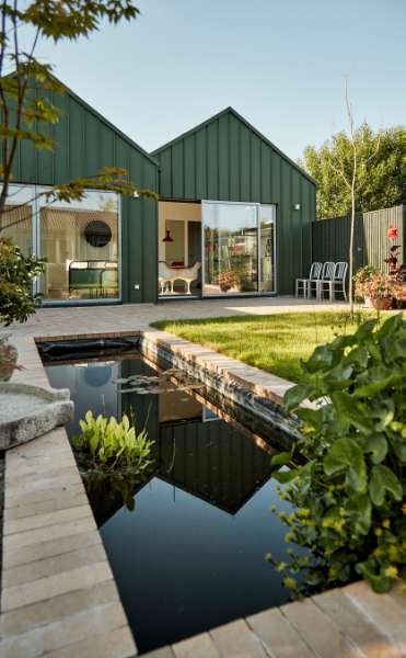 For KATTEN da, for et flot kolonihavehus beklædt med stålprofiler, Gladsaxe Møllevej 75, 2860 Søborg